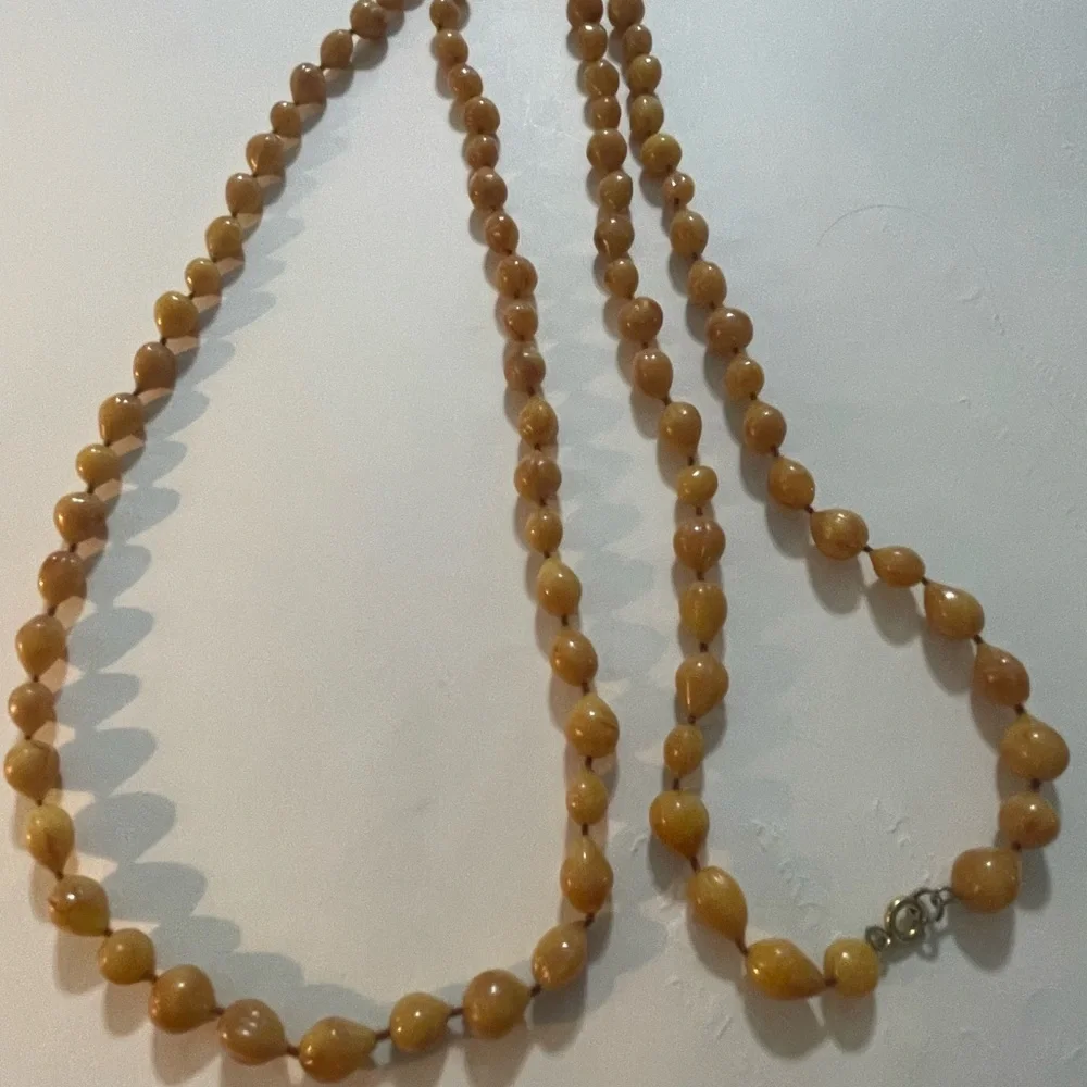 Elegant Amber Beaded Necklace